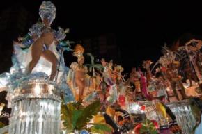 Karneval von Santiago de Cuba wir fremde Teilnahme haben