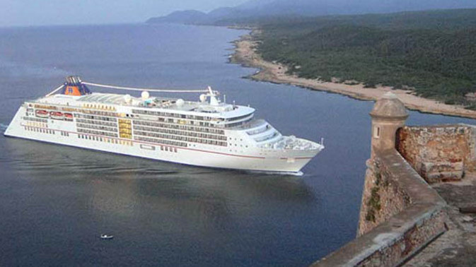 Kreuzer Europa 2 eröffnet Hauptsaison mit deutschem Tourismus